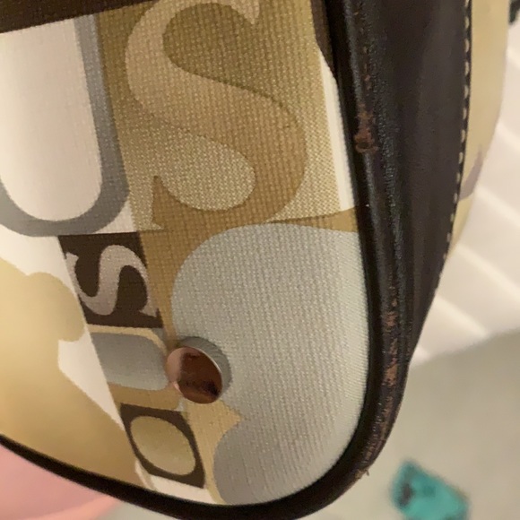 Tous - Picture 5 of 8